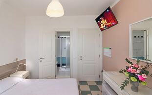 Happy Hotel
