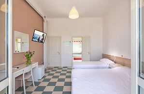 Happy Hotel