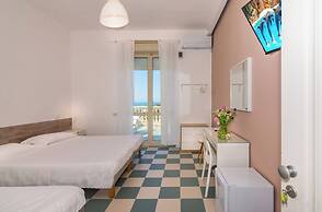 Happy Hotel