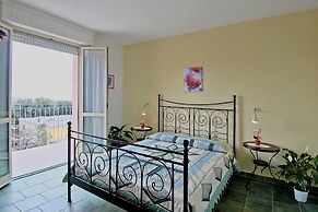 Happy Hotel