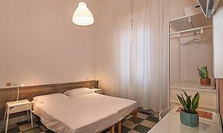 Happy Hotel