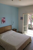 Happy Hotel