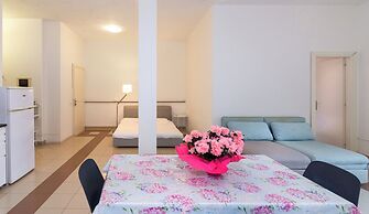Happy Hotel