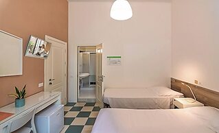 Happy Hotel