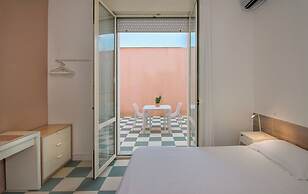 Happy Hotel