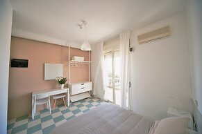 Happy Hotel