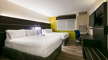 Holiday Inn Express & Suites Everett by IHG