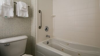 Holiday Inn Express & Suites Everett by IHG