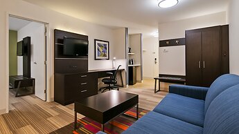Holiday Inn Express & Suites Everett by IHG