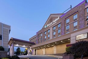 Days Hotel by Wyndham North Bergen /NYC Area