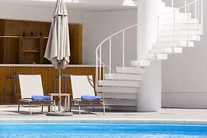 Carcavelos Beach Hotel