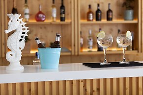 Carcavelos Beach Hotel