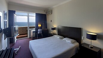 Carcavelos Beach Hotel