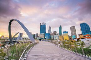 Metro Hotel Perth City