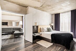 HOTEL 10
