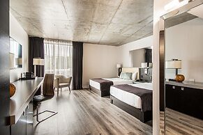 HOTEL 10