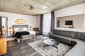 HOTEL 10