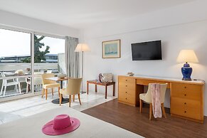 Dionysos Hotel