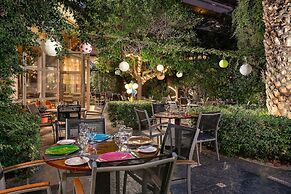 Dionysos Hotel