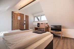 Binders Budget City Mountain Hotel