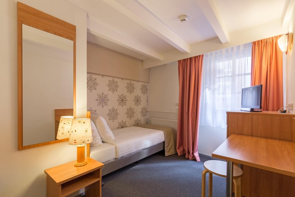 Rho Hotel