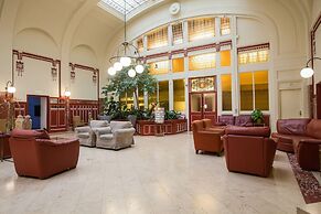 Rho Hotel