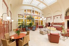 Rho Hotel