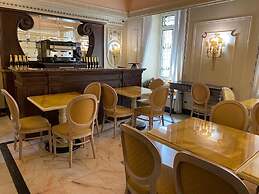 Champagne Palace Hotel
