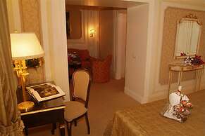Champagne Palace Hotel