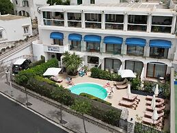 Bougainville Luxury Boutique Hotel