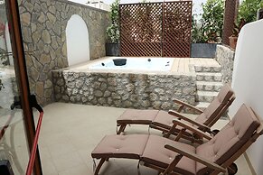 Bougainville Luxury Boutique Hotel
