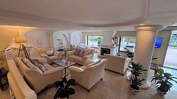 Bougainville Luxury Boutique Hotel