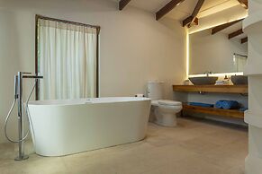 Capitán Suizo Beachfront Boutique Hotel