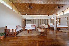 Capitán Suizo Beachfront Boutique Hotel