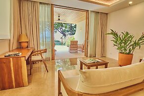 Capitán Suizo Beachfront Boutique Hotel