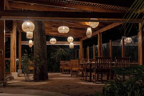 Capitán Suizo Beachfront Boutique Hotel