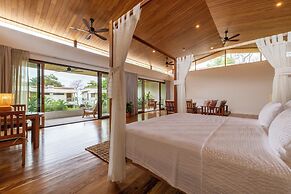 Capitán Suizo Beachfront Boutique Hotel