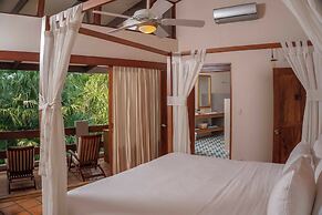 Capitán Suizo Beachfront Boutique Hotel