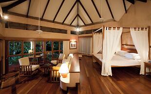 Capitán Suizo Beachfront Boutique Hotel
