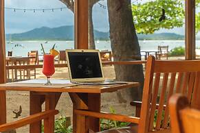 Capitán Suizo Beachfront Boutique Hotel