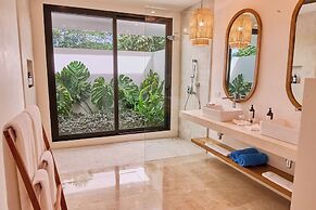 Capitán Suizo Beachfront Boutique Hotel
