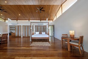 Capitán Suizo Beachfront Boutique Hotel