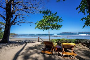 Capitán Suizo Beachfront Boutique Hotel