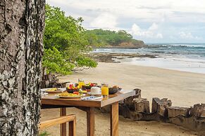 Capitán Suizo Beachfront Boutique Hotel