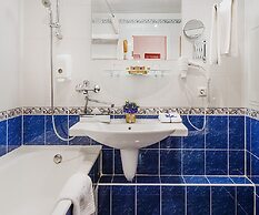 Hotel Salut