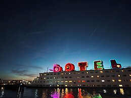 Botel