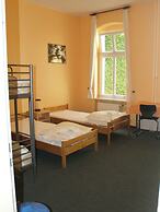 HappyGoLucky Hotel & Hostel