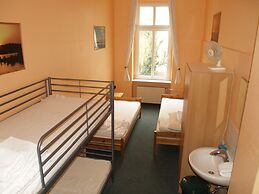 HappyGoLucky Hotel & Hostel