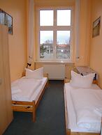 HappyGoLucky Hotel & Hostel