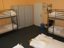 HappyGoLucky Hotel & Hostel